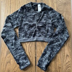 Gymshark NWOT Black Camo Long Sleeve Crop Top Large